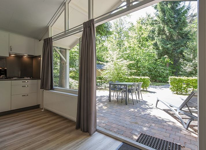 S6A Comfort bungalow in Epe, Veluwe, Gelderland with terrace in the middle of nature for a relaxing vacation.