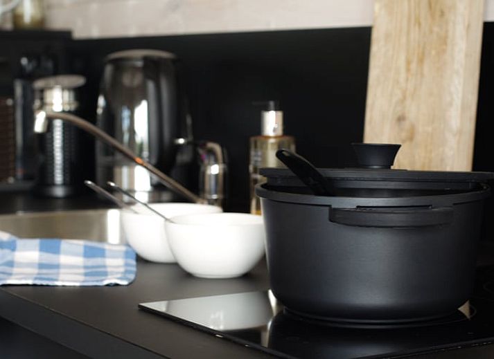 Charmantes Ferienhaus in Epe, Veluwe, Gelderland mit einer einladenden Veranda und gruener Umgebung, ideal fuer einen entspannten Aufenthalt.