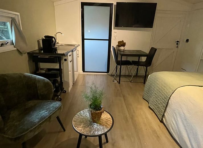 Das Ferienhaus in Scherpenzeel Gelderland bietet eine einzigartige Gartenatmosphaere mit einer Holzhuette inmitten der gruenen Natur an der Veluwe.