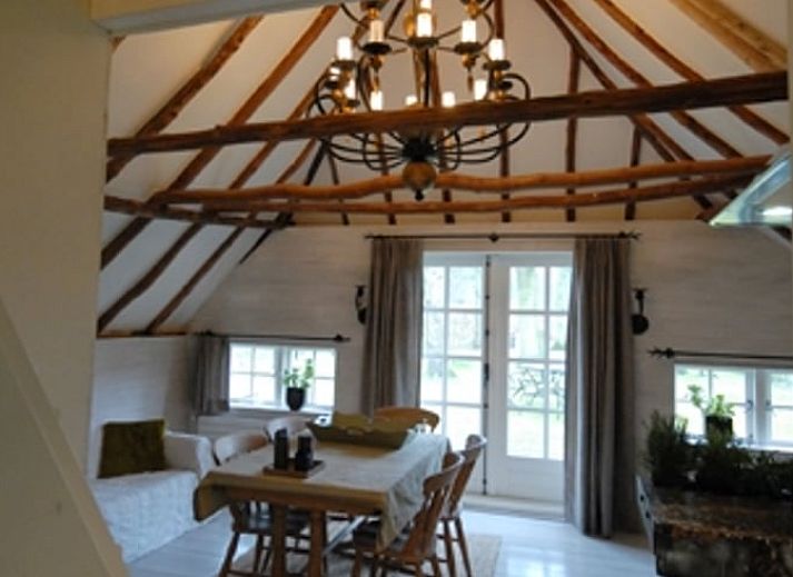 Gemuetliches Ferienhaus in Vierhouten in der Veluwe, umgeben von gruener Natur in Gelderland, ideal fuer einen entspannten Aufenthalt.