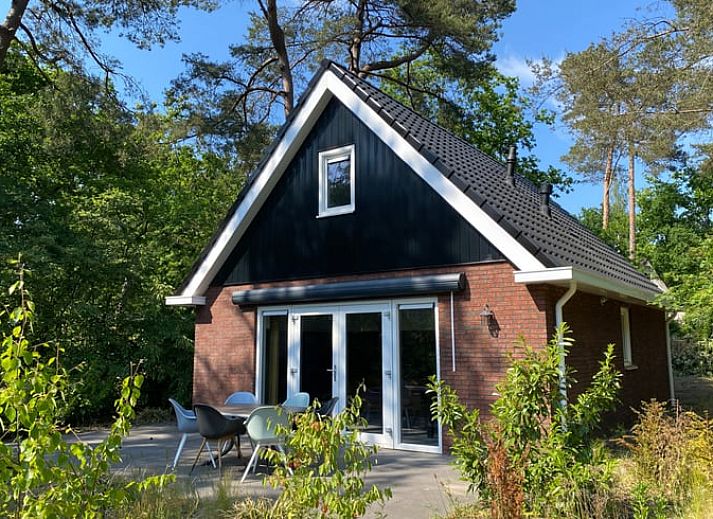 Cottage in Nunspeet amidst the Veluwe nature, perfect for a relaxing stay in Gelderland.