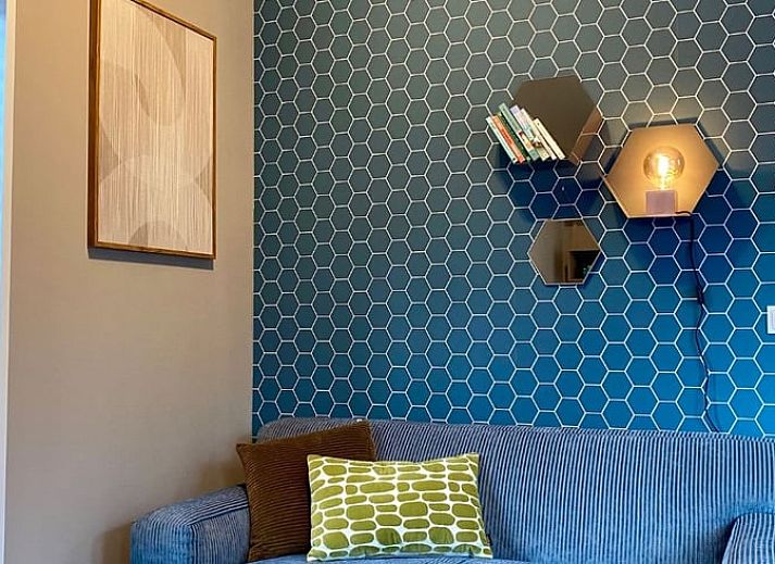 Entspannen Sie sich in der Haengematte im Ferienhaus in Nunspeet, das in der gruenen Natur der Veluwe in Gelderland liegt.