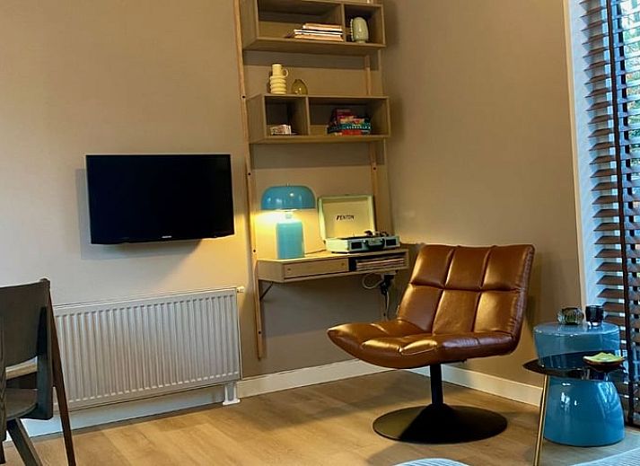 Entspannen Sie sich in der Haengematte im Ferienhaus in Nunspeet, das in der gruenen Natur der Veluwe in Gelderland liegt.