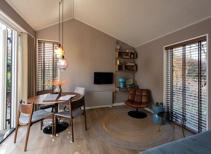 Geniessen Sie die Terrasse des Ferienhauses in Nunspeet, das in Veluwe, Gelderland, inmitten der Natur und Ruhe liegt.