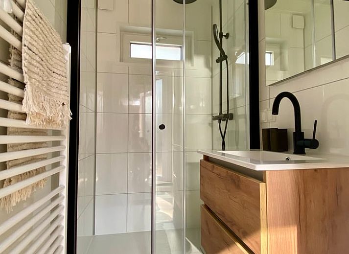 Ferienhaus in Nunspeet, Veluwe, Gelderland, umgeben von gruener Natur. Geniessen Sie die Ruhe und die Terrasse in diesem schoenen Ferienhaus.