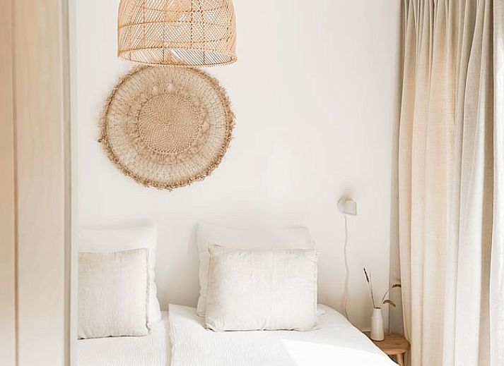 Enjoy the terrace at Cottage in Nunspeet, Veluwe, Gelderland, with an inviting dining table and green surroundings.