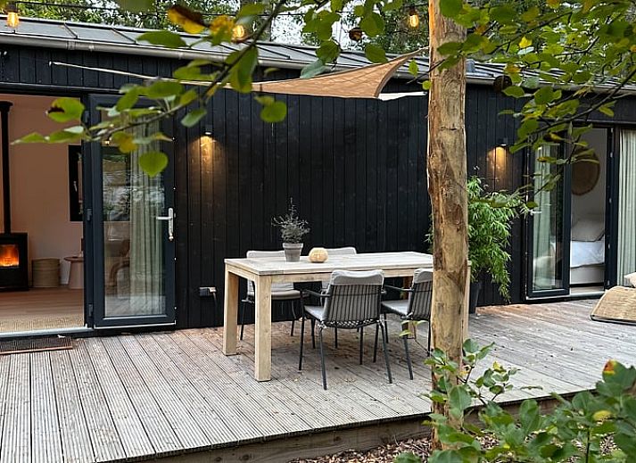 Refreshing outdoor shower at cottage in Nunspeet, Veluwe, Gelderland, ideal for a summer refresher.