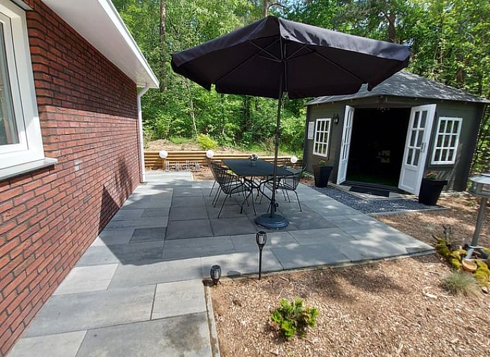 Modern dining room in Cottage in Nunspeet, Veluwe, overlooking the nature of Gelderland.