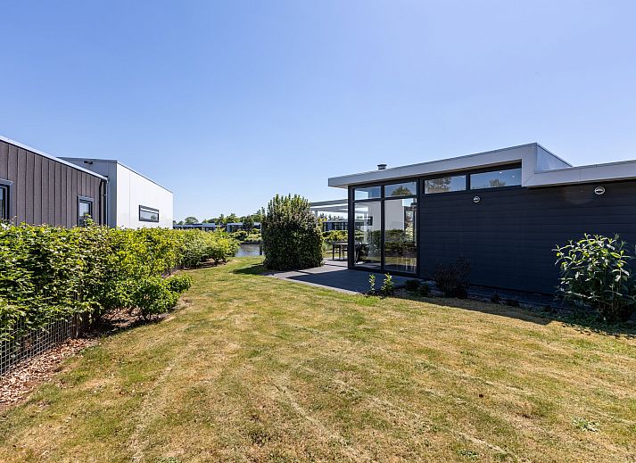 Uitzicht op het meer bij Vrijstaande woning in Nunspeet, vakantiehuis op de Veluwe, Gelderland.