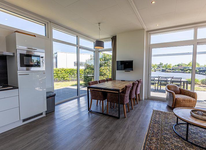 Uitzicht op het meer bij Vrijstaande woning in Nunspeet, vakantiehuis op de Veluwe, Gelderland.