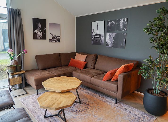 Chalet in Nunspeet met moderne veranda, omringd door Veluwse natuur in Gelderland.