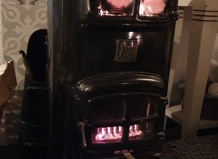 Ontspannen zithoek in de natuur bij vakantiehuis Jutta in Nunspeet, Veluwe. Geniet van rust en groen in Gelderland.