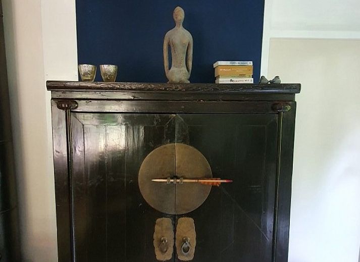 Vakantiehuis Jutta in Nunspeet, Veluwe, omgeven door bosrijke natuur en serene rust, ideaal voor een ontspannen verblijf.