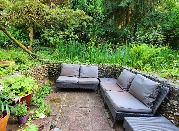 Vakantiehuis Jutta in Nunspeet, Veluwe, omgeven door bosrijke natuur en serene rust, ideaal voor een ontspannen verblijf.