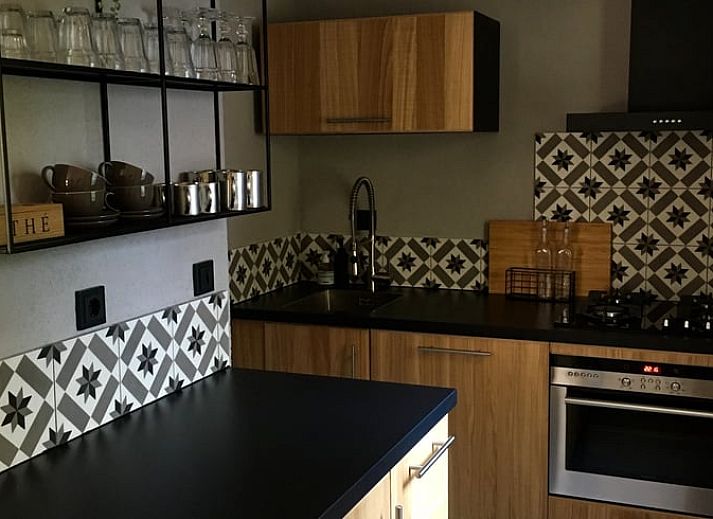 Ruim terras met picknicktafel bij Vakantiehuis in Nunspeet, Veluwe, Gelderland.