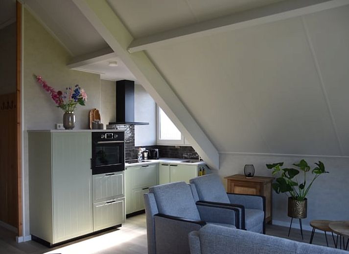 Gemuetlicher Wohnraum im Ferienhaus in Lunteren mit Blick auf die Veluwe, Gelderland.