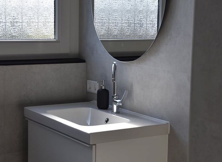 Gemuetlicher Wohnraum im Ferienhaus in Lunteren mit Blick auf die Veluwe, Gelderland.