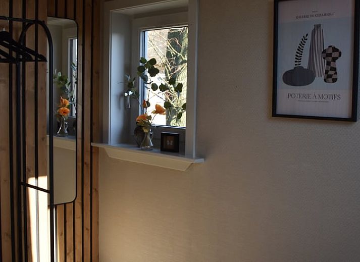 Gemuetliche Sitzecke im Ferienhaus in Lunteren mit Blick auf die Natur in Gelderland.