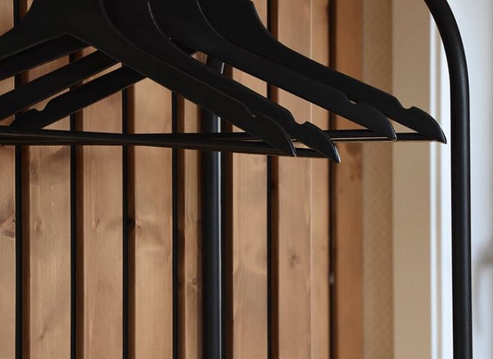 Gemuetliche Sitzecke im Ferienhaus in Lunteren mit Blick auf die Natur in Gelderland.