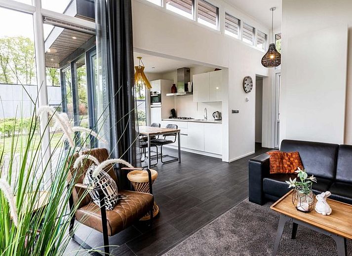 Z Module Ferienhaus fuer 4 Personen mit Teich in Lunteren, Veluwe, Gelderland, umgeben von Natur.