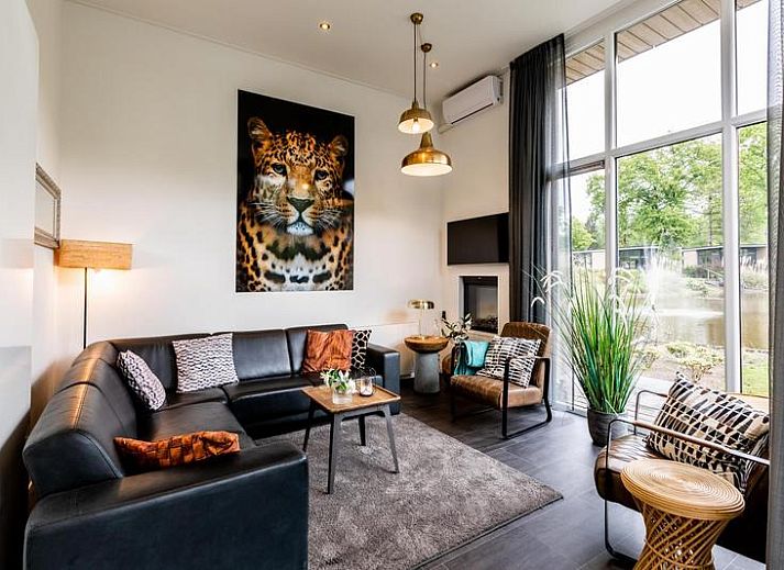 Moderne Einrichtung von Z Module 4 Personen in Lunteren, Veluwe, Gelderland mit offener Kueche und Sitzecke.