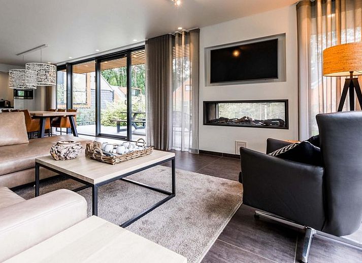 Gezellige slaapkamer in Recreatievilla 6 personen, Lunteren. Comfortabele bedden met sterrenmotief in vakantiehuis Veluwe.