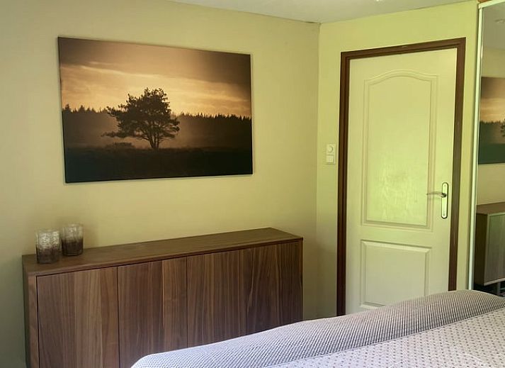 Dining area in Cottage in Lunteren, cottage in the Veluwe with garden view.