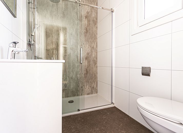 Komfortables Schlafzimmer in der Boslodge Silva, Lunteren, Veluwe mit ruhiger Aussicht.