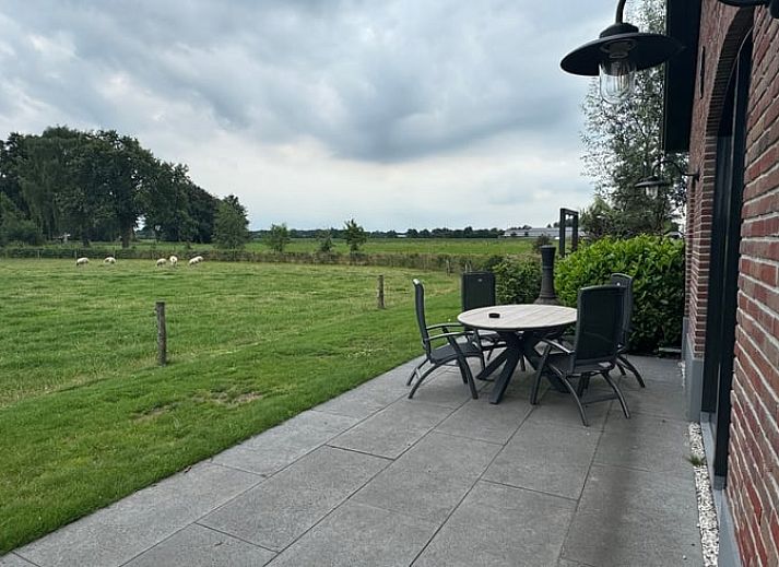 Ferienhaus in Lunteren mit charmanter Backsteinfassade und Terrasse, gelegen in der gruenen Veluwe, Gelderland.