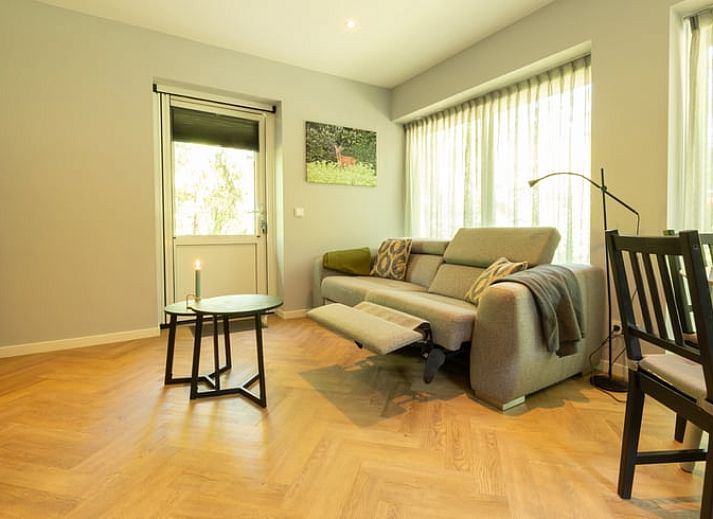 Rustige tuin bij Vakantiehuis in Lunteren, Veluwe, Gelderland met groene omgeving.