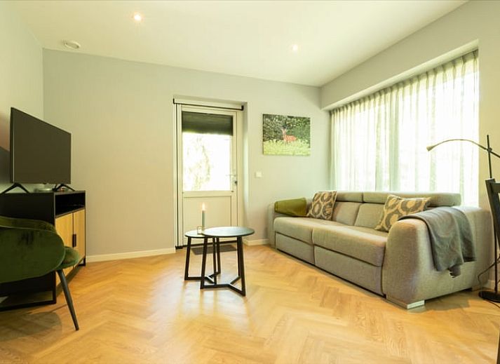 Rustige tuin bij Vakantiehuis in Lunteren, Veluwe, Gelderland met groene omgeving.