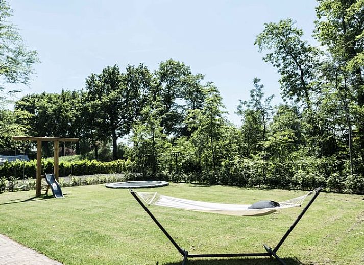 Spielzimmer mit Tischfussball im Ferienhaus in Oldebroek, ideal fuer Familien in der Veluwe.