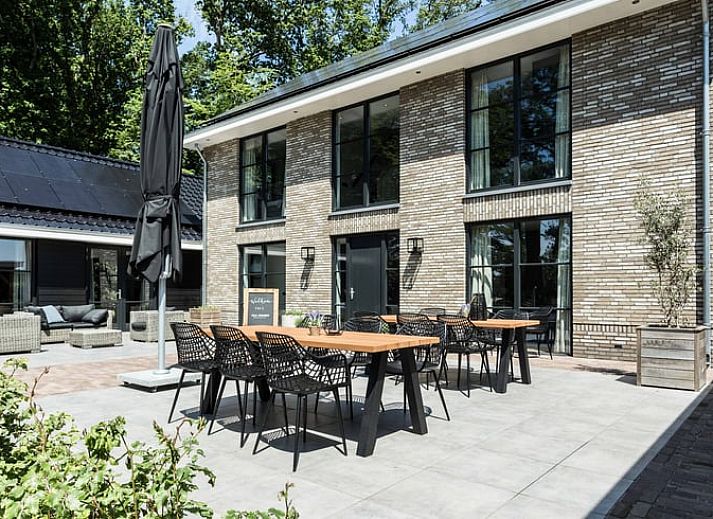 Spielzimmer mit Tischfussball im Ferienhaus in Oldebroek, ideal fuer Familien in der Veluwe.