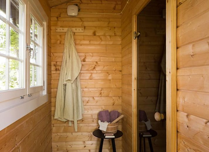 Spielecke mit TV und Konsole im Ferienhaus Cottage in Oldebroek, Veluwe, Gelderland.