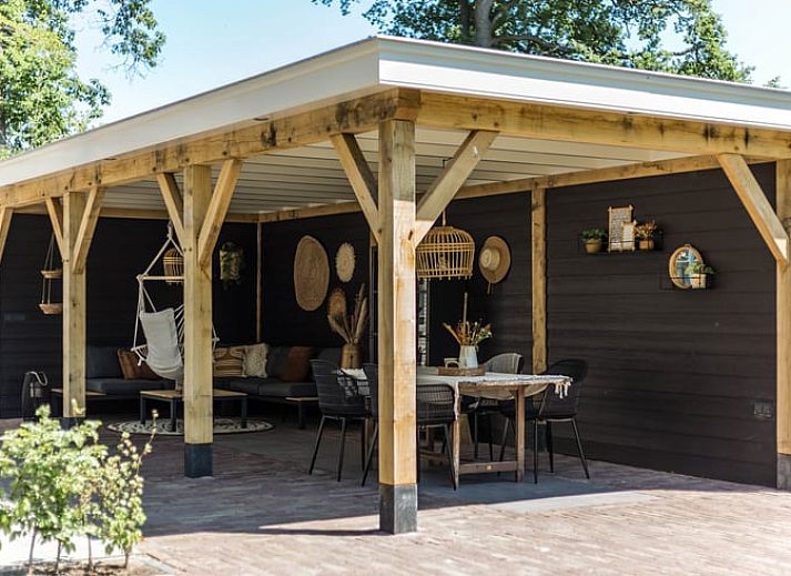 Spielecke mit TV und Konsole im Ferienhaus Cottage in Oldebroek, Veluwe, Gelderland.