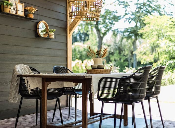 Spielecke mit TV und Konsole im Ferienhaus Cottage in Oldebroek, Veluwe, Gelderland.