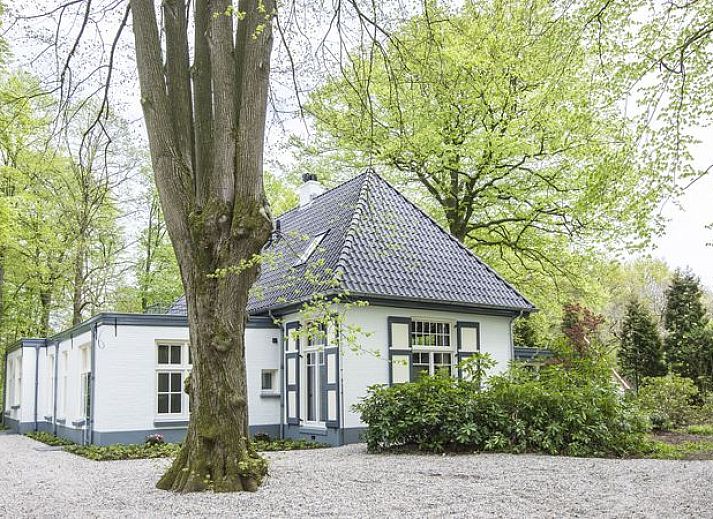 Verblijf 323207 • Bungalow Veluwe • Landgoed 't Loo | 12-persoons landhuis | 12EL