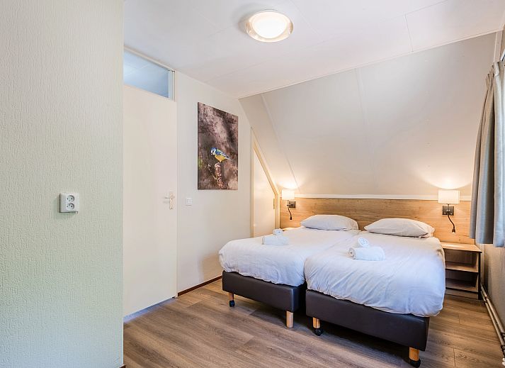 Geraeumiges Wohnzimmer mit viel Licht in Landgoed 't Loo 6-Personen-Bungalow 6C2, Oldebroek, Gelderland.