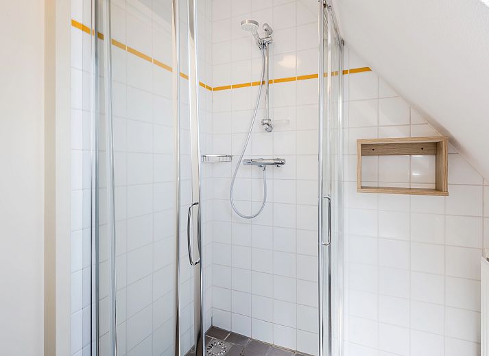 Geraeumiges Wohnzimmer mit viel Licht in Landgoed 't Loo 6-Personen-Bungalow 6C2, Oldebroek, Gelderland.