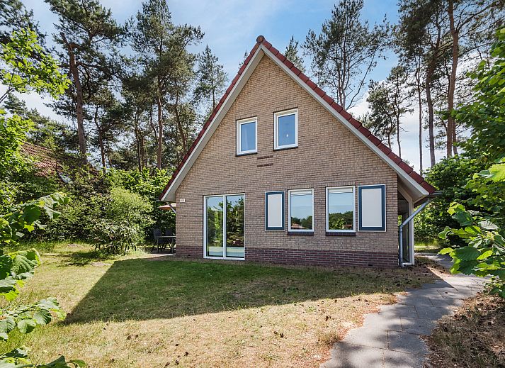 Landgoed 't Loo 4-person bungalow 4L in Oldebroek, Veluwe, Gelderland with green surroundings and rustic feel.