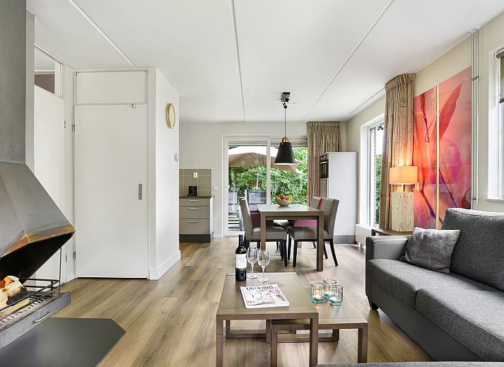 Landgoed 't Loo 4-person bungalow 4L1 in Oldebroek, Veluwe with green surroundings and rustic feel.