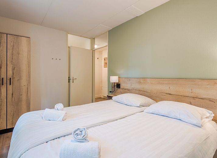 Spacious living room of Landgoed 't Loo 6-person bungalow 6C3 in Oldebroek, Veluwe, with lots of natural light.