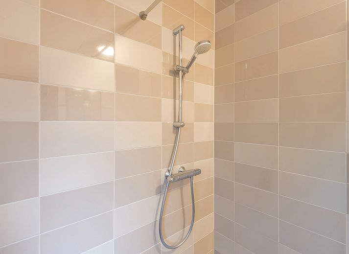 Spacious living room of Landgoed 't Loo 6-person bungalow 6C3 in Oldebroek, Veluwe, with lots of natural light.