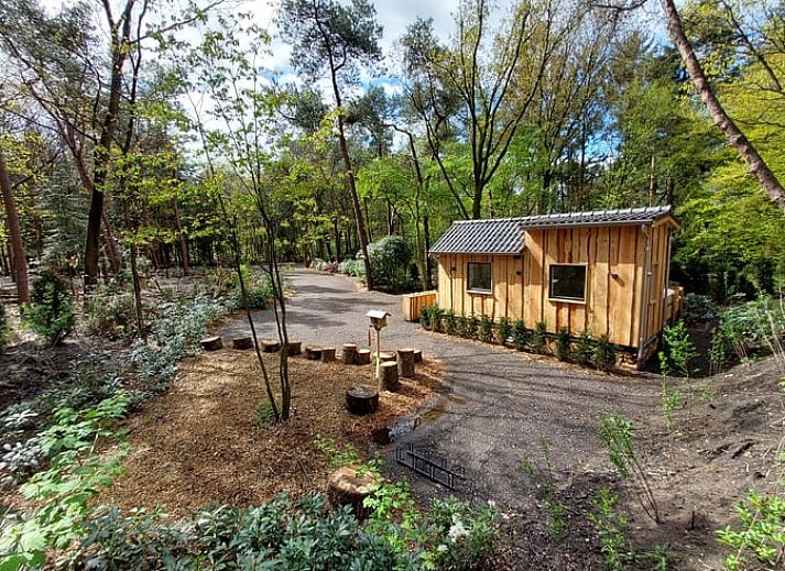 Gezellig vakantiehuisje in Uddel, Veluwe, omringd door groene natuur voor een ontspannen verblijf.
