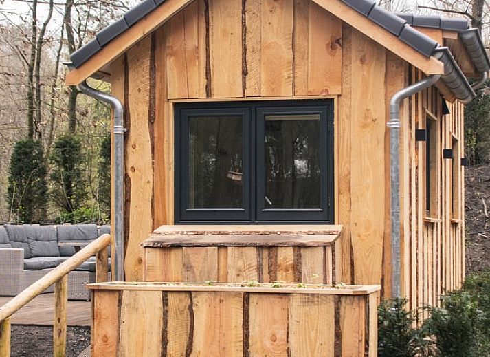 Vakantiehuisje in Uddel, Veluwe, met houten gevels en natuurlijke omgeving voor ultiem comfort.