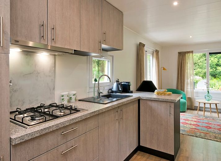 Terras van Vakantiehuis in Rheden met comfortabele stoelen in Veluwe, Gelderland.