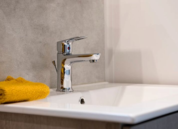 Stijlvolle woonkamer van Vakantiehuis in Rheden met kleurrijk interieur, Veluwe, Gelderland.