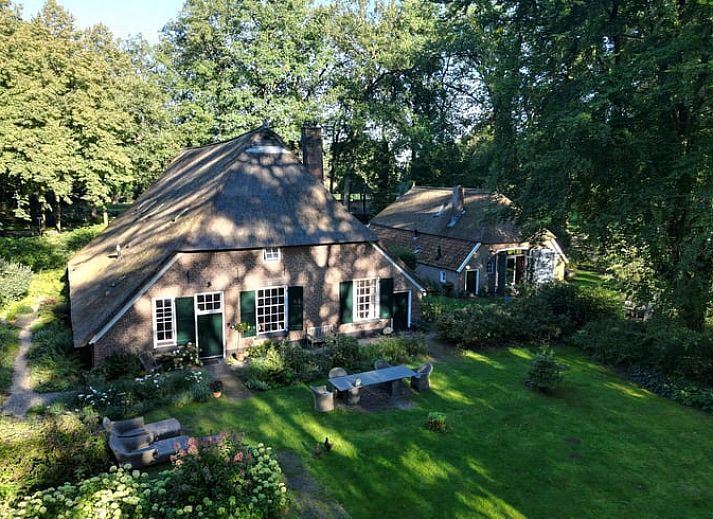 Cottage in Heerde, thatched cottage surrounded by green nature in Veluwe, Gelderland.