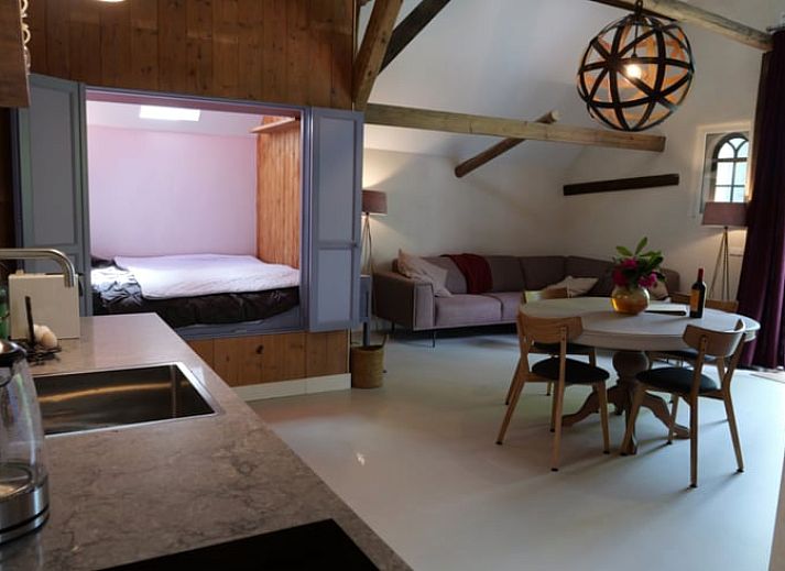 Rustic charm at Huisje in Heerde, cottage in the Veluwe with rural garden.