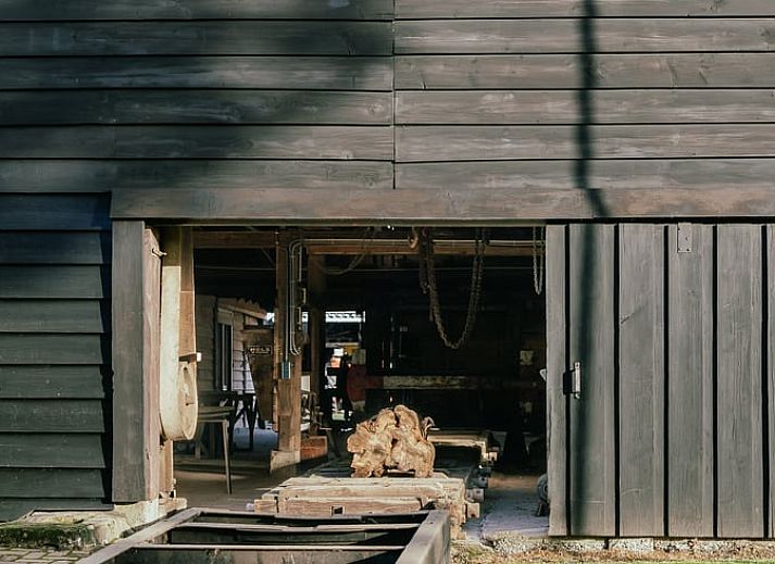 Geniet van de rust op de veranda van Vakantiehuisje in Heerde, Veluwe, Gelderland.
